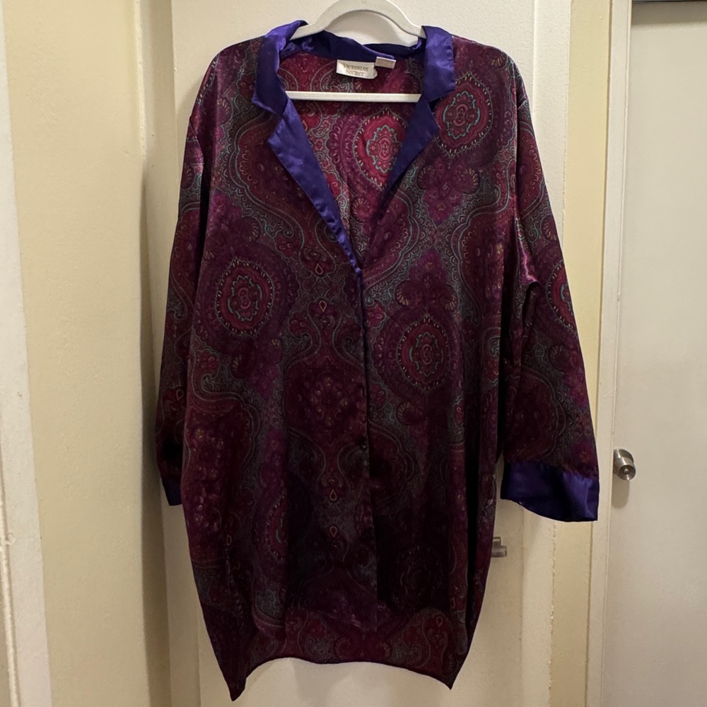 Vintage Victoria’s Secret Gold LabelPurple Paisley Night Shirt| Sz: L